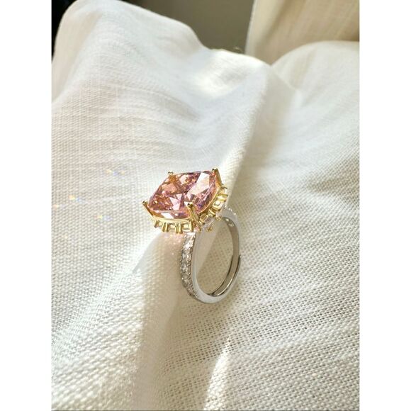 Gorgeous super light pink sparkly cubic zirconia elongated cushion cut adjustabl - Picture 5 of 12